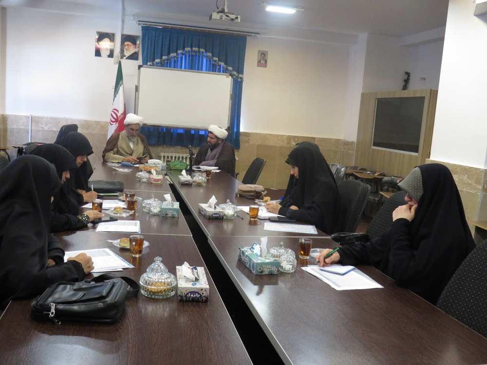 نشست و بررسی برنامه‌های بسیج طلاب حوزه علمیه خواهران استان قزوین