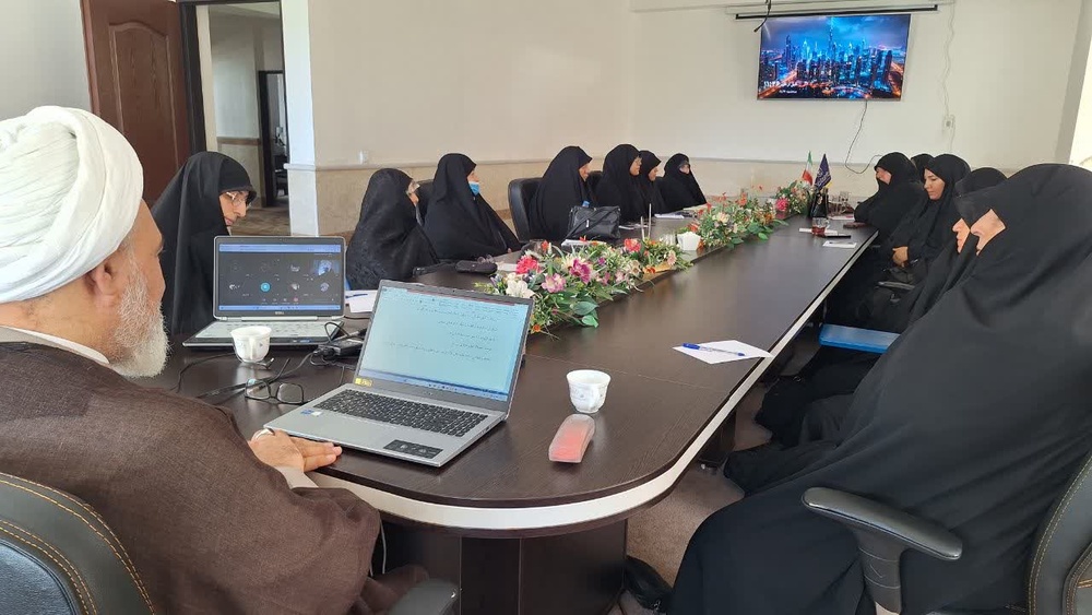 تبیین شاخصههای مبلغه تراز قرآنی و تأکید بر شبکهسازی مؤثر مبلغات آذربایجان غربی