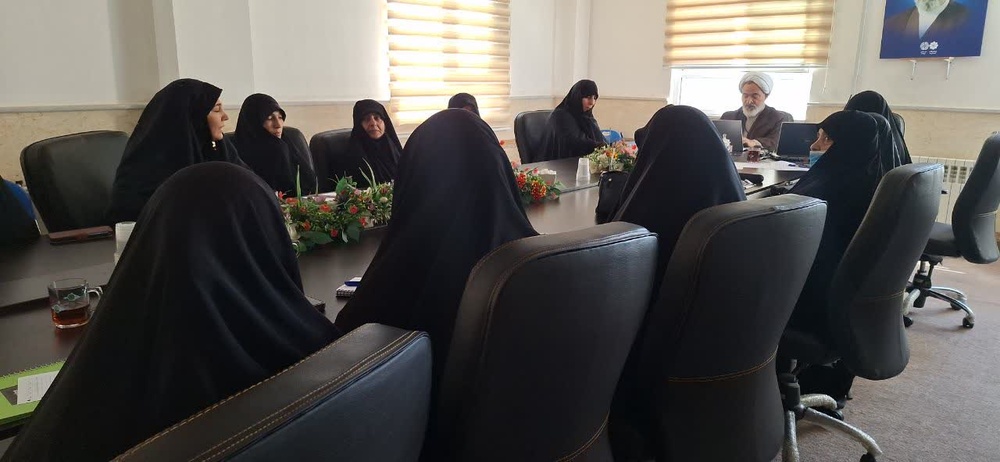 تبیین شاخصههای مبلغه تراز قرآنی و تأکید بر شبکهسازی مؤثر مبلغات آذربایجان غربی