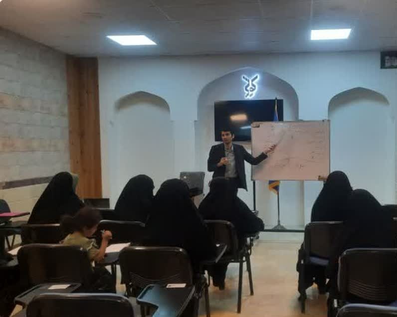 برگزاری نخستین جلسه کارگاه تخصصی پایاننامهنویسی در مدرسه علمیه تخصصی کوثر کاشان