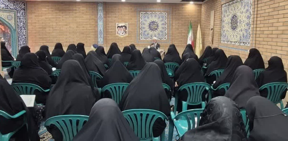 تأکید بر تواضع و حفظ کرامت مؤمن در جلسه شرح دعای مکارم‌الاخلاق