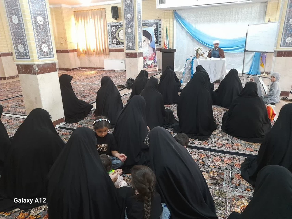 تبیین جایگاه انگیزه و پشتکار در مسیر طلبگی؛ برگزاری نشست اخلاقی با حضور امام جمعه کامیاران
