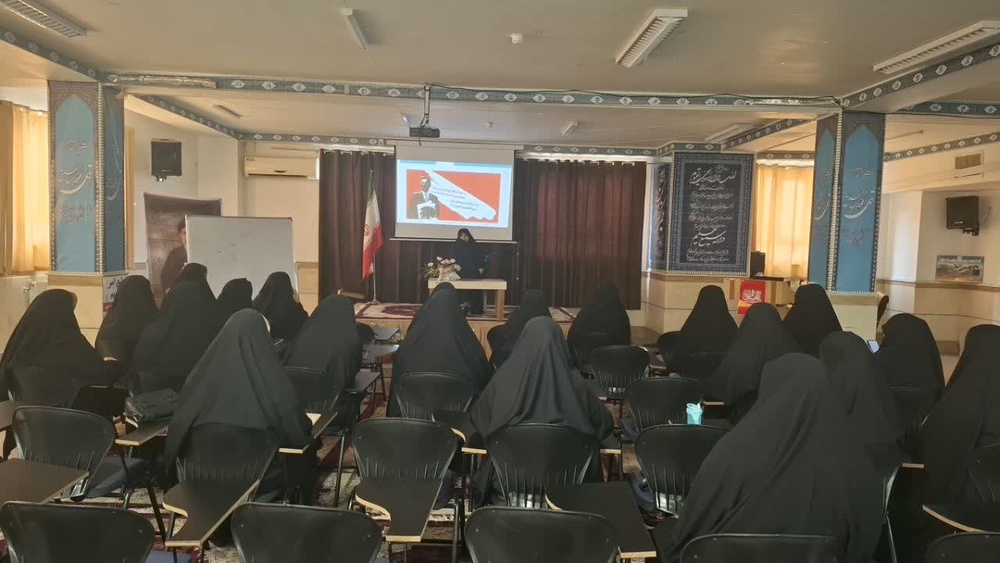 دومین دوره تربیتی زن، گوهر عفاف و نقش‌آفرینی اجتماعی در سنندج برگزار شد