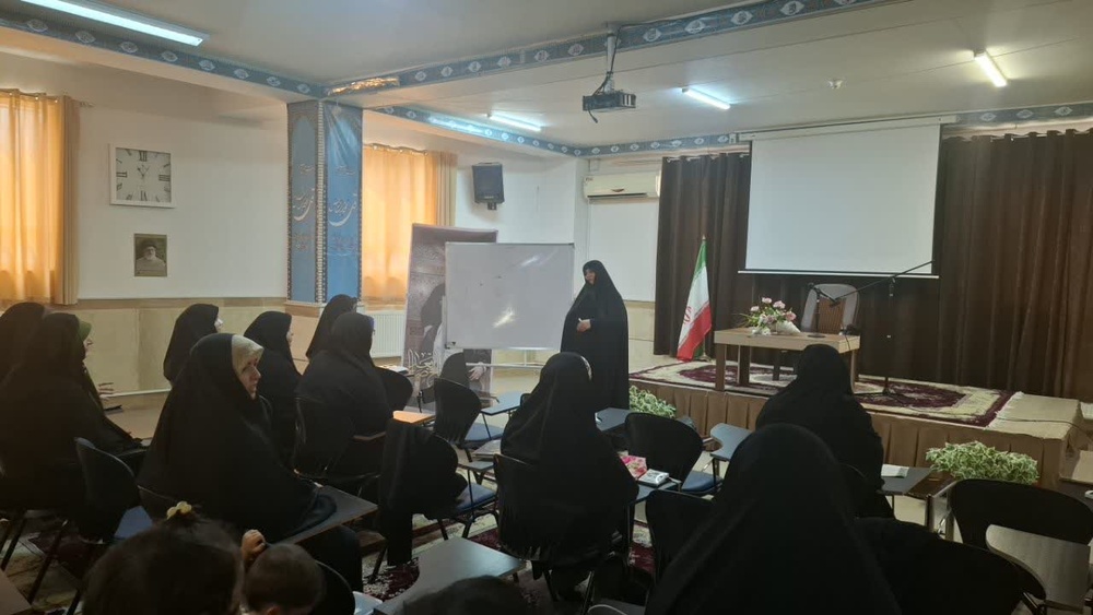 دومین دوره تربیتی زن، گوهر عفاف و نقش‌آفرینی اجتماعی در سنندج برگزار شد