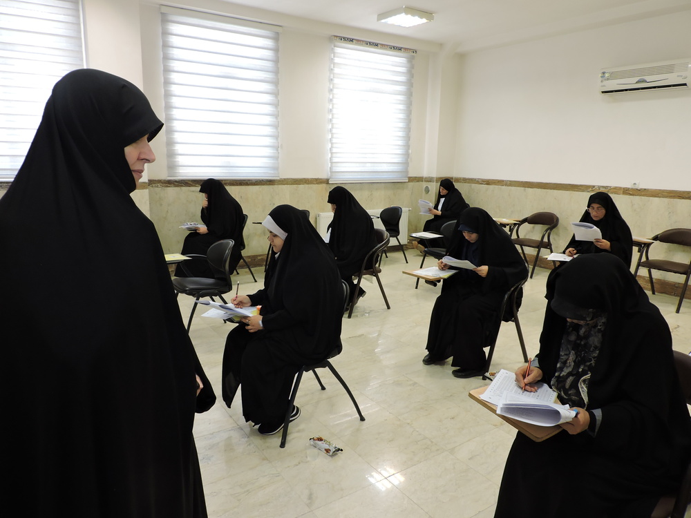 برگزاری آزمون ورودی حوزههای علمیه خواهران کرمانشاه در ۱۰ مرکز آزمون