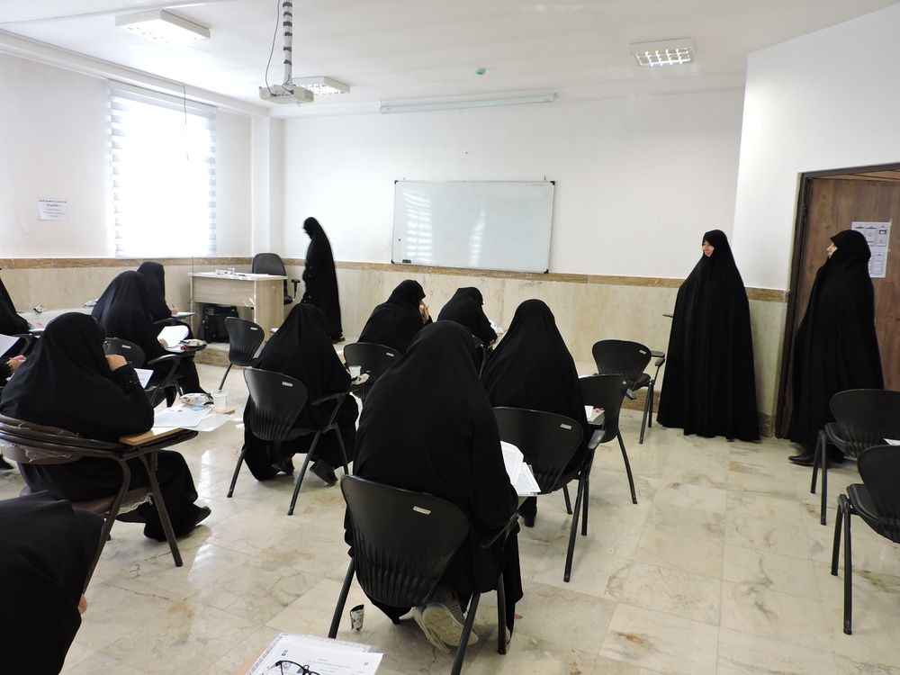 برگزاری آزمون ورودی حوزه‌های علمیه خواهران کرمانشاه در ۱۰ مرکز آزمون