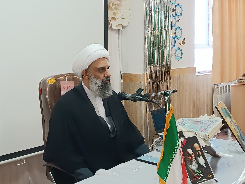 حوزه‌های علمیه خواهران دژ مستحکم مقابله با تهاجم و شبیخون فرهنگی‌اند