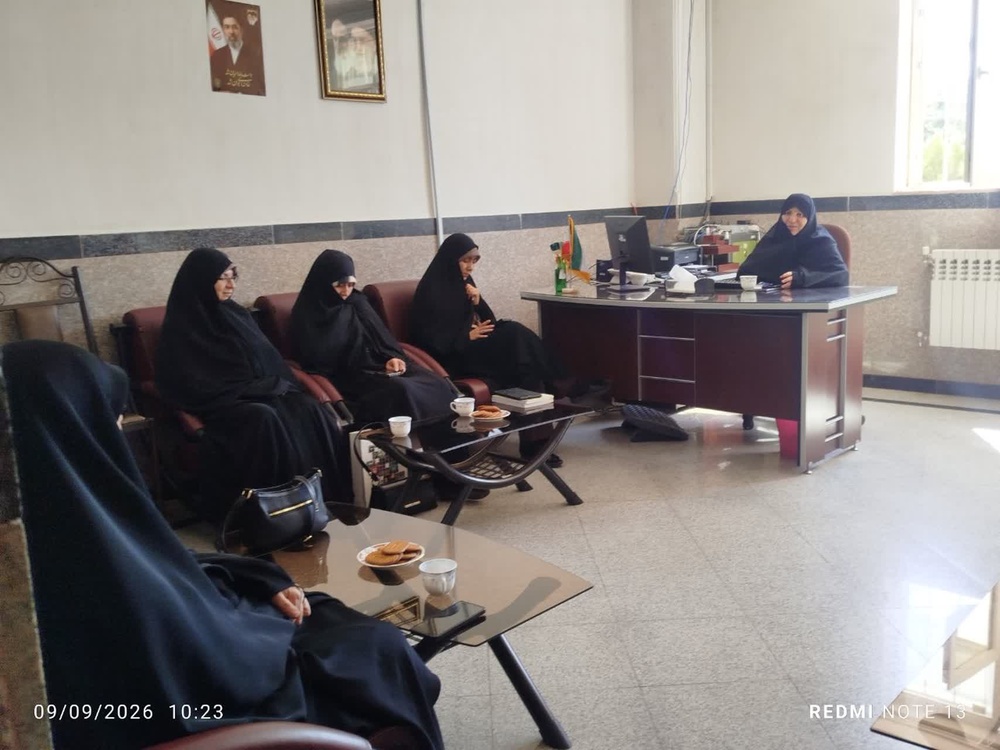 تبیین راهکارهای نوین مقابله با بحران حجاب در نشست هیئت اندیشه‌ورز مدرسه علمیه حضرت زینب