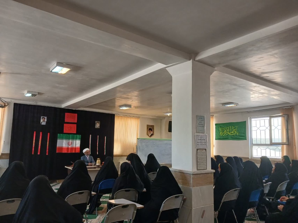 برگزاری دوره مهدویت در مدرسه علمیه نجمیه شهرستان ازنا