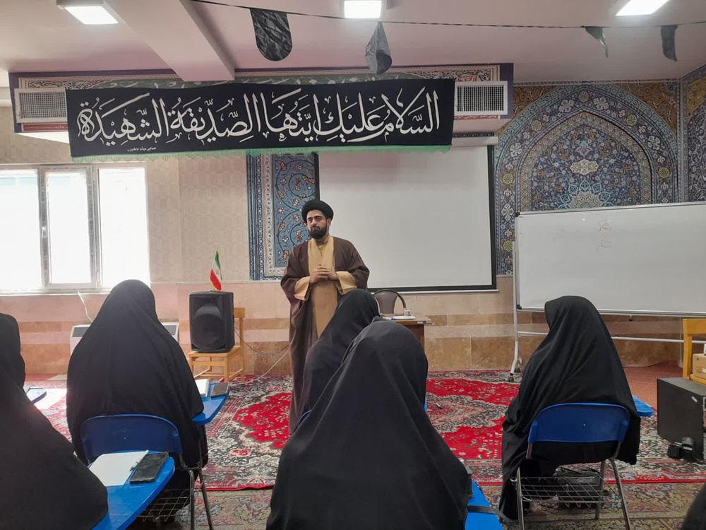 برگزاری دوره مهدویت در مدرسه علمیه ریحانه الرسول شهرستان نورآباد