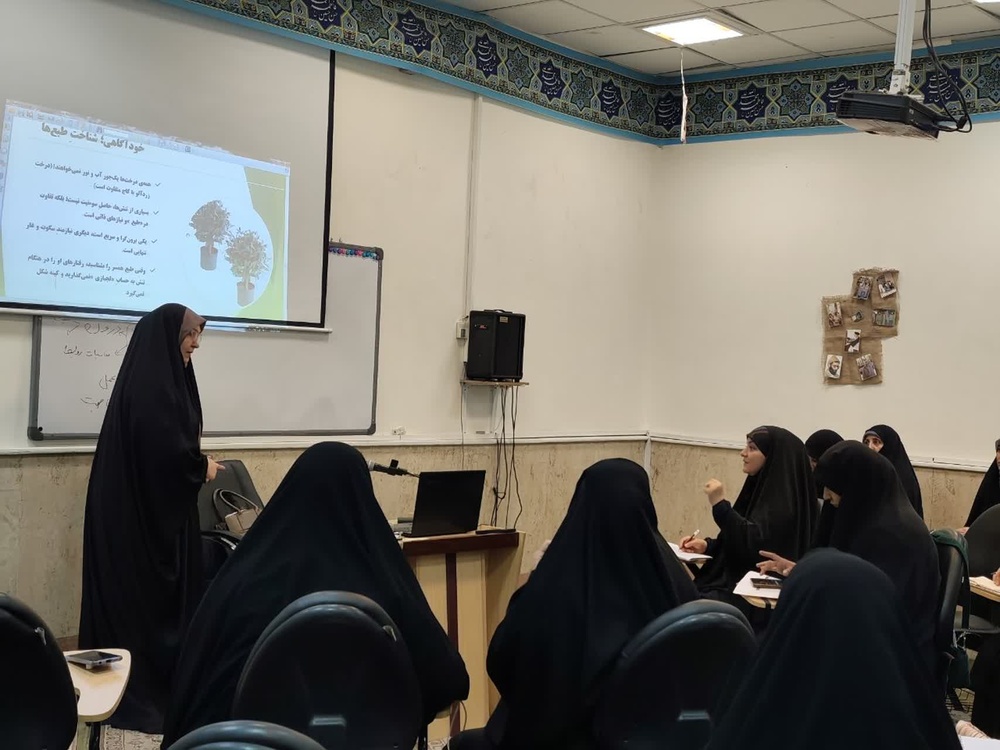برگزاری کارگاه خانواده پایدار، جامعه پویا در مدرسه علمیه تخصصی امام حسن مجتبی(ع)
