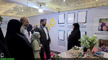 برپایی غرفه «پناه» توسط مدرسه علمیه نرجسیه سیرجان