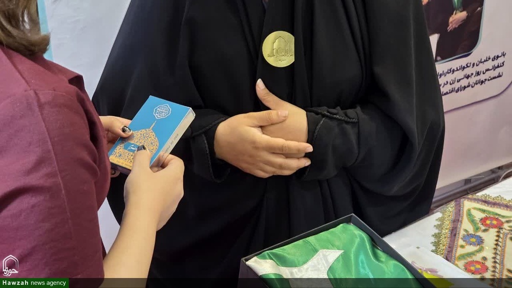 برپایی غرفه «پناه» توسط مدرسه علمیه نرجسیه سیرجان