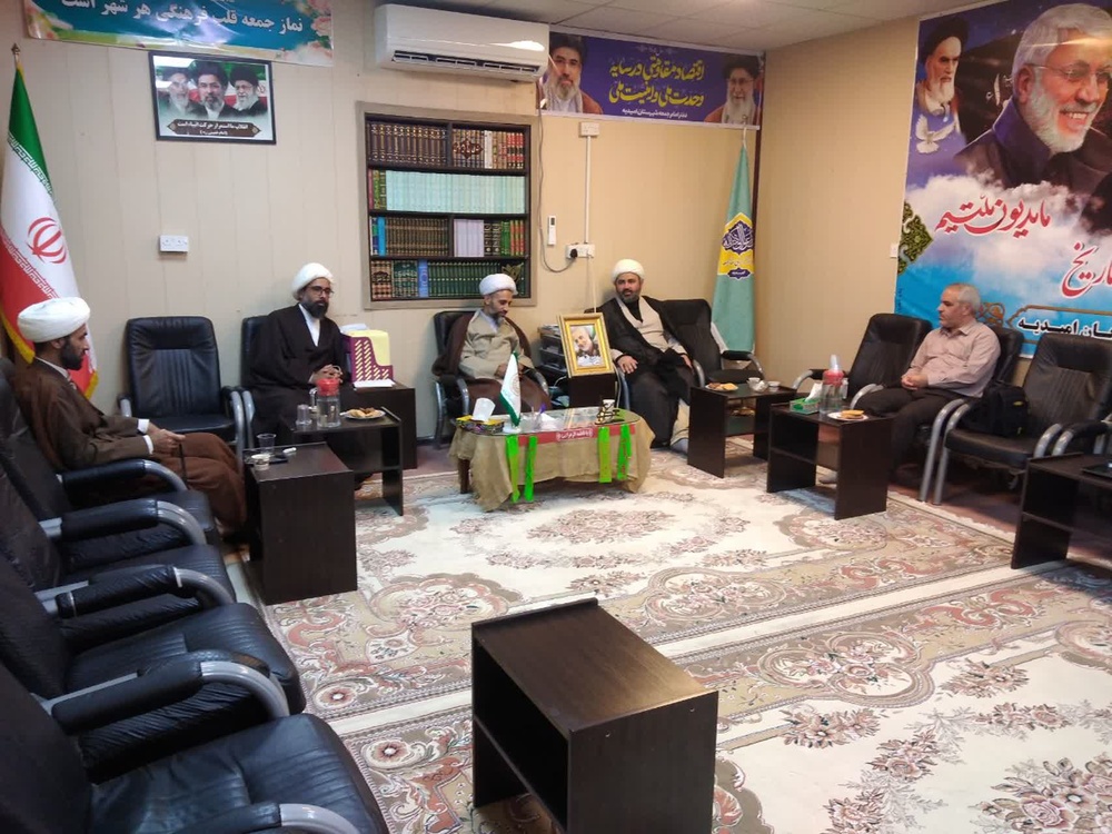 مدیر حوزه علمیه خواهران استان خوزستان با امام جمعه محترم شهرستان امیدیه دیدار کرد