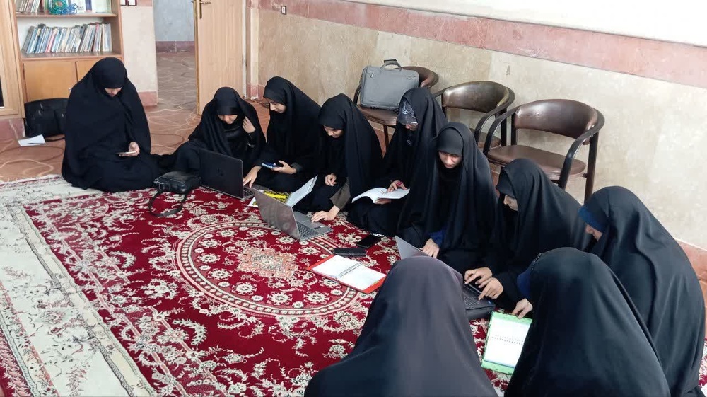 گسترش آموزش‌های تخصصی سئو در مدرسه علمیه شهرستان آبادان ؛ برنامه چندسطحی تیم گلدون