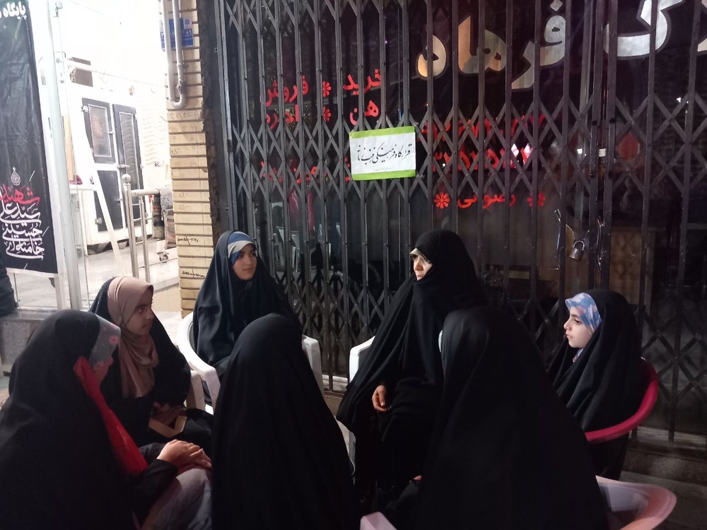 شکرگزاری؛ کلید آرامش و برکت / گفت‌وگوی صمیمی با نوجوانان و جوانان انقلابی در موکب امام خامنه‌ای