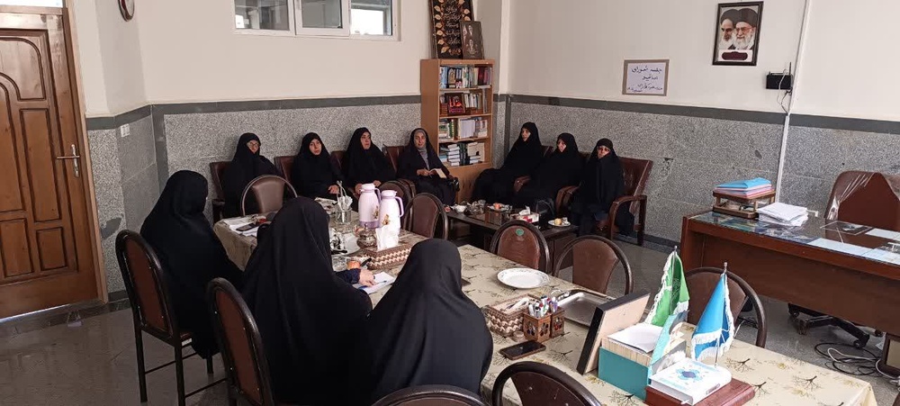 برگزاری نخستین نشست شورای اساتید مدرسه علمیه کوثر در آستانه سال تحصیلی جدید / تأکید بر ارتقای نظام آموزشی و تبیین برنامه‌های راهبردی