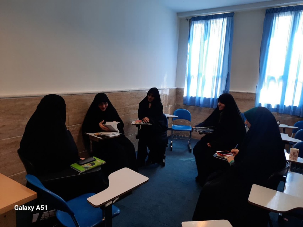 برگزاری سلسله جلسات مباحثه اندیشه امامان انقلاب در حوزه علمیه الزهرا(س) پردیس