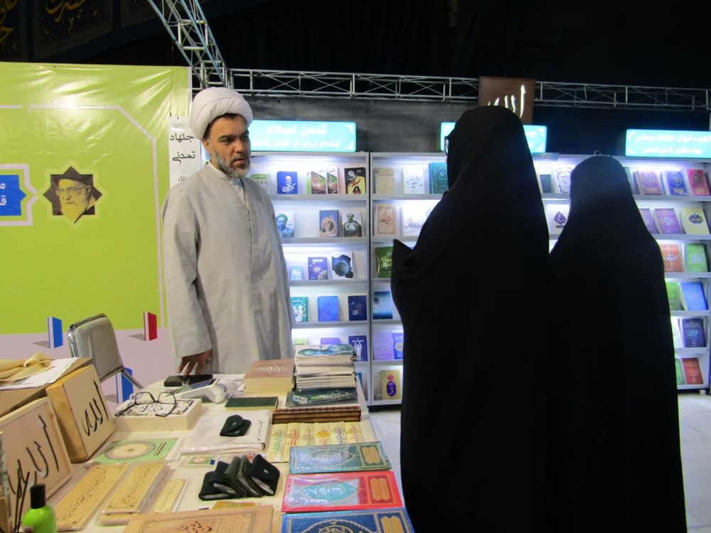 بازدید از نمایشگاه «کتب حوزوی و معارف اسلامی» در مشهد