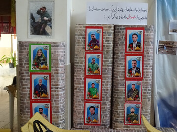 روایت تصویری از افتتاح نمایشگاه دفاع مقدس در مدرسه علمیه تخصصی فاطمه‌الزهرا(س) اصفهان