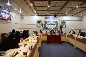 تصاویر/ آیین رونمایی از ویژه‌نامه‌های «جنگ و مقاومت» و کتاب «روایت‌های پایداری» حوزه‌های علمیه خواهران