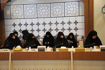 تصاویر/ آیین رونمایی از ویژه‌نامه‌های «جنگ و مقاومت» و کتاب «روایت‌های پایداری» حوزه‌های علمیه خواهران