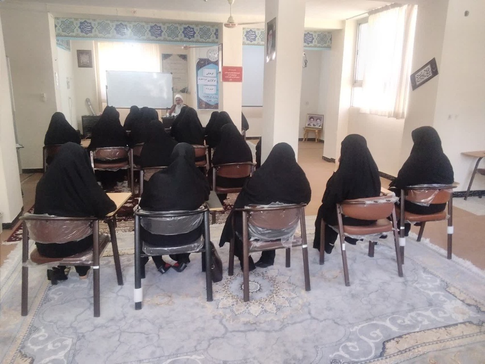تبیین رابطه کمال انسانی و قرب الهی در نشست فرهنگی طلاب شاهرود