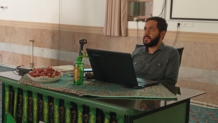 طلبه باید با آگاهی و شناخت وارد مسیر تحصیل شود