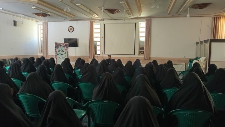 طلبه باید با آگاهی و شناخت وارد مسیر تحصیل شود