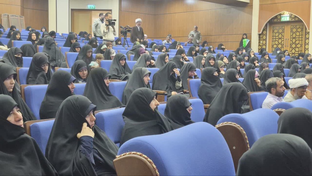 نقشآفرینی فعال طلاب حوزه علمیه خواهران استان قم در برگزاری آیین مشترک آغاز سال تحصیلی ۱۴۰۶ _ ۱۴۰۵