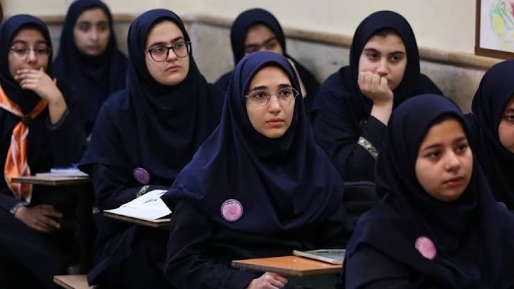 کلیشه‌های دخترانه؛ آموزش چگونه انتخاب‌های دختران را محدود می‌کند؟