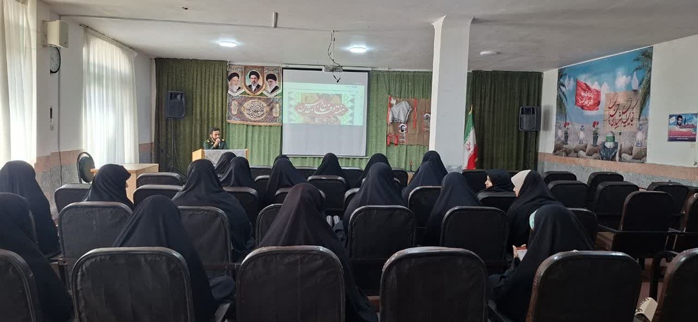 برگزاری نشست بصیرتی با موضوع تبیین نقش فرهنگ مقاومت در مدرسه علمیه الزهرا(س) فامنین