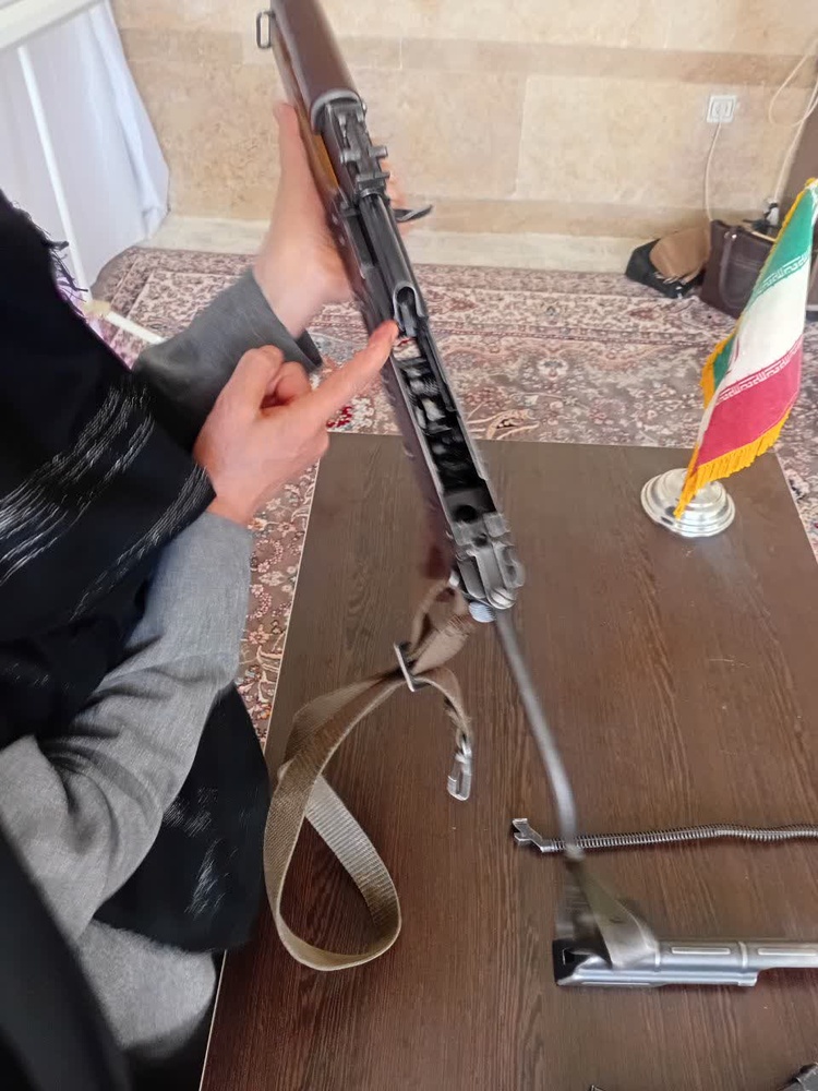 برگزاری کارگاه آموزشی اسلحه شناسی و مبانی نظامی برای طلاب مدرسه علمیه خواهران فاطمیه قروه درجزین