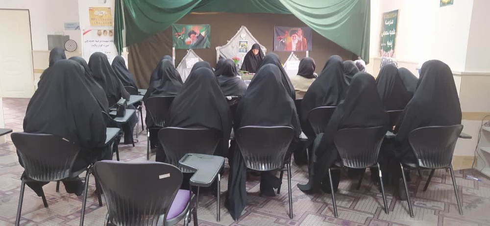 طلاب روایتگر مستند جانفشانی‌های دفاع مقدس برای نسل جوان باشند