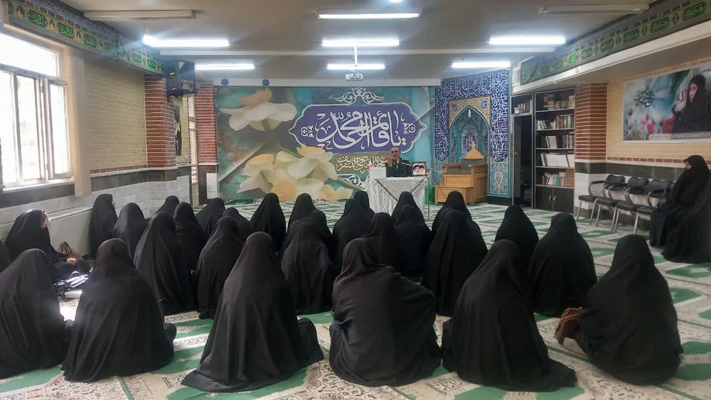 برگزاری نشست سیاسی‌بصیرتی گرامیداشت هفته دفاع مقدس در مدرسه علمیه حضرت زهرا سلام‌الله‌علیها شهرستان دورود