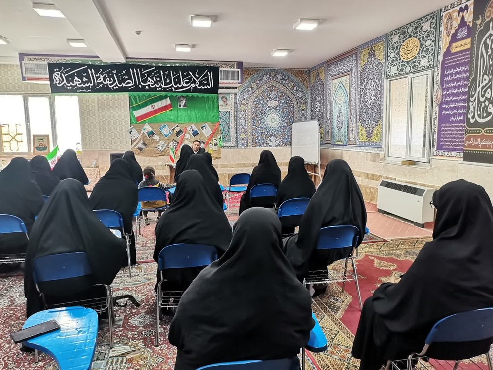 برگزاری یادواره شهدا در مدرسه علمیه ریحانه الرسول شهرستان دلفان با محوریت ترویج فرهنگ ایثار و جهاد تبیین