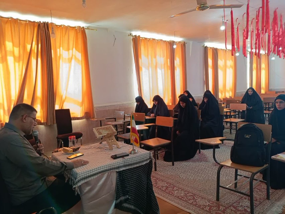تبیین فرهنگ ایثار و مقاومت در نشست سیاسی -بصیرتی مدرسه علمیه ریحانه النبی(س) شهرستان شادگان