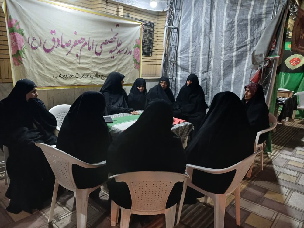 نشست انقلاب فکری؛ ریشه هر انقلاب اصیل با حضور استاد حوزه و دانشگاه در شاهرود برگزار شد