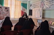 نمایشگاه کتاب سیره شهدا در مدرسه علمیه داراب برپا شد / تأکید بر الگوگیری از مقاومت زنان در سیره همسران شهدا