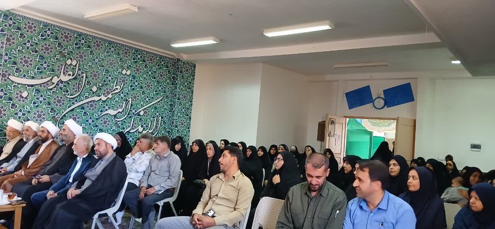 طنین عهد علمی با امام شهید در مدارس علمیه شهرستان قروه