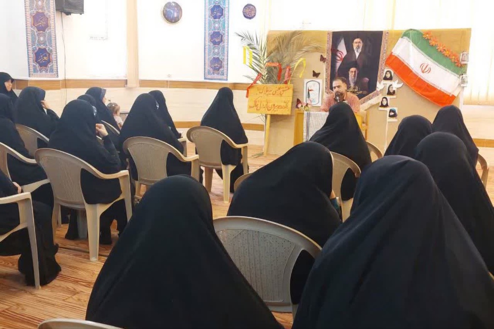تبیین معادلات سیاسی معاصر در نشست بصیرتی حوزه علمیه الزهرا (س) کازرون/بصیرت؛ رکن اصلی نبرد در عصر تغییر استراتژی‌ها