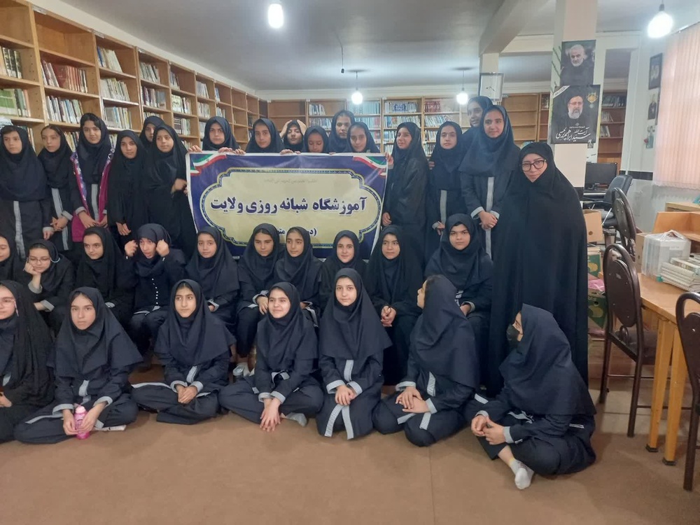 برگزاری نمایشگاه کتاب «ایثار و مقاومت» در مدرسه علمیه خواهران معصومیه نهاوند