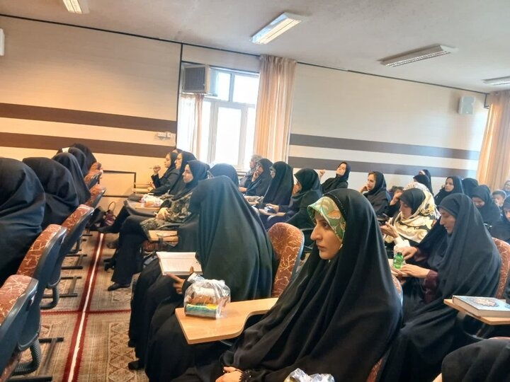 تصاویر/شانزدهمین دوره از مسابقات قرآن کریم در مدرسه علمیه فاطمه‌الزهرا اراک