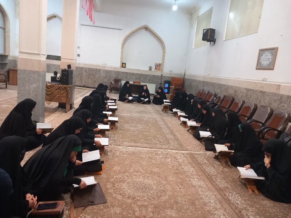 برگزاری جلسات هفتگی آموزش و تفسیر قرآن کریم در مدرسه علمیه فاطمیه خرم‌آباد
