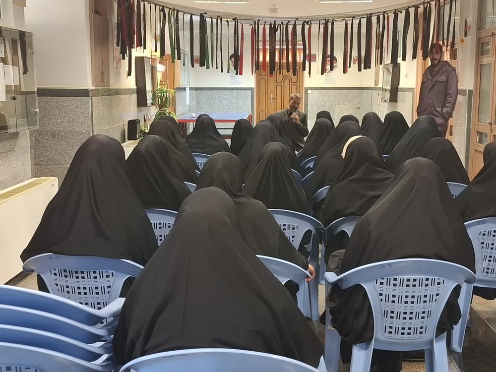 تبیین ارزش‌های دفاع مقدس در مدرسه علمیه کوثر با محوریت نقش بانوان و جهاد تبیین