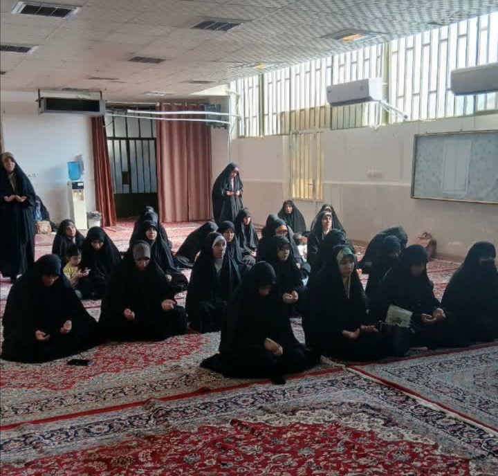 تبیین جایگاه و رسالت طلبگی در نشست معرفتی مدرسه علمیه فاطمه‌الزهرا(س) اهواز