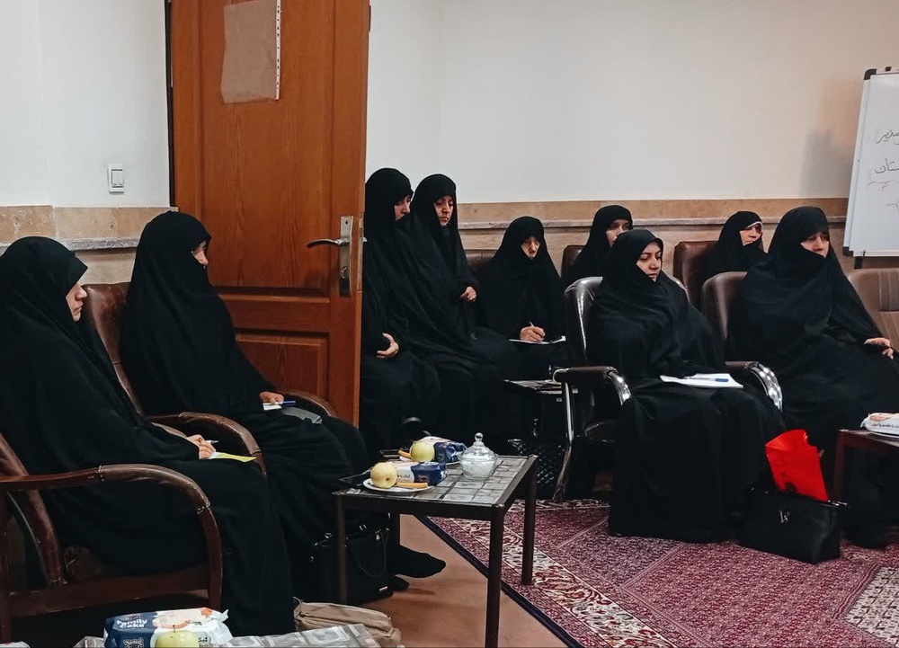 همافزایی ظرفیتهای حوزوی و نهادهای فرهنگی؛ دومین نشست معاونین فرهنگی مدارس علمیه خواهران همدان برگزار شد