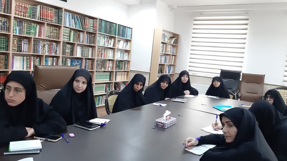 کرمانشاه، گنجینهای برای روایتگری طلاب خواهر؛ تأکید بر بهرهگیری از نگاه زنانه در خلق آثار ادبی