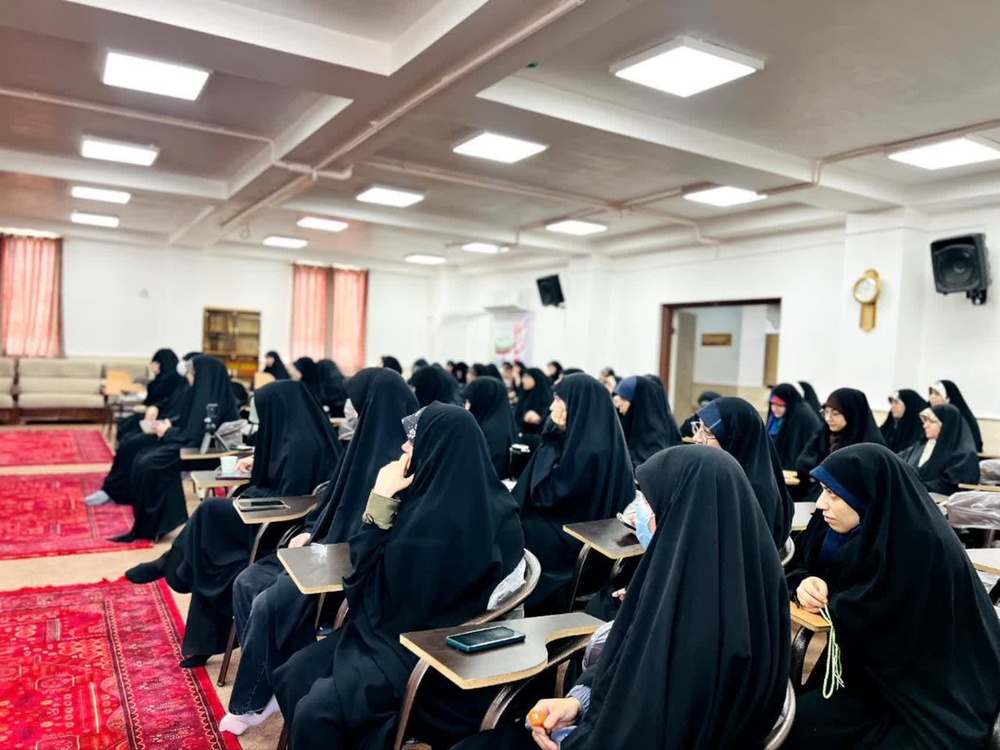 برگزاری نشست تبیین مسائل سیاسی روز در مدرسه علمیه اهواز