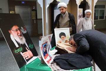 تصاویر/ تبرک عبای رهبر شهید انقلاب اسلامی در مرکز مدیریت حوزه‌های علمیه خواهران
